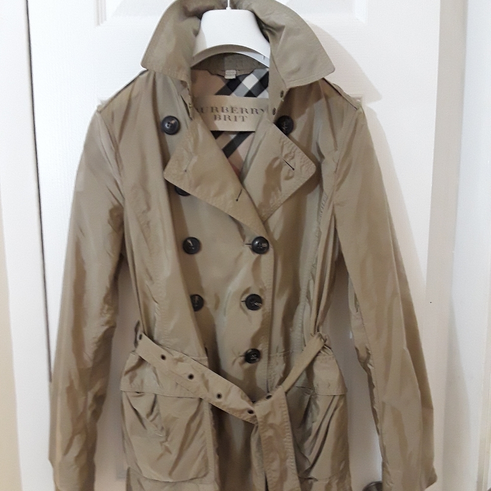 Burberry light jacket size 6.